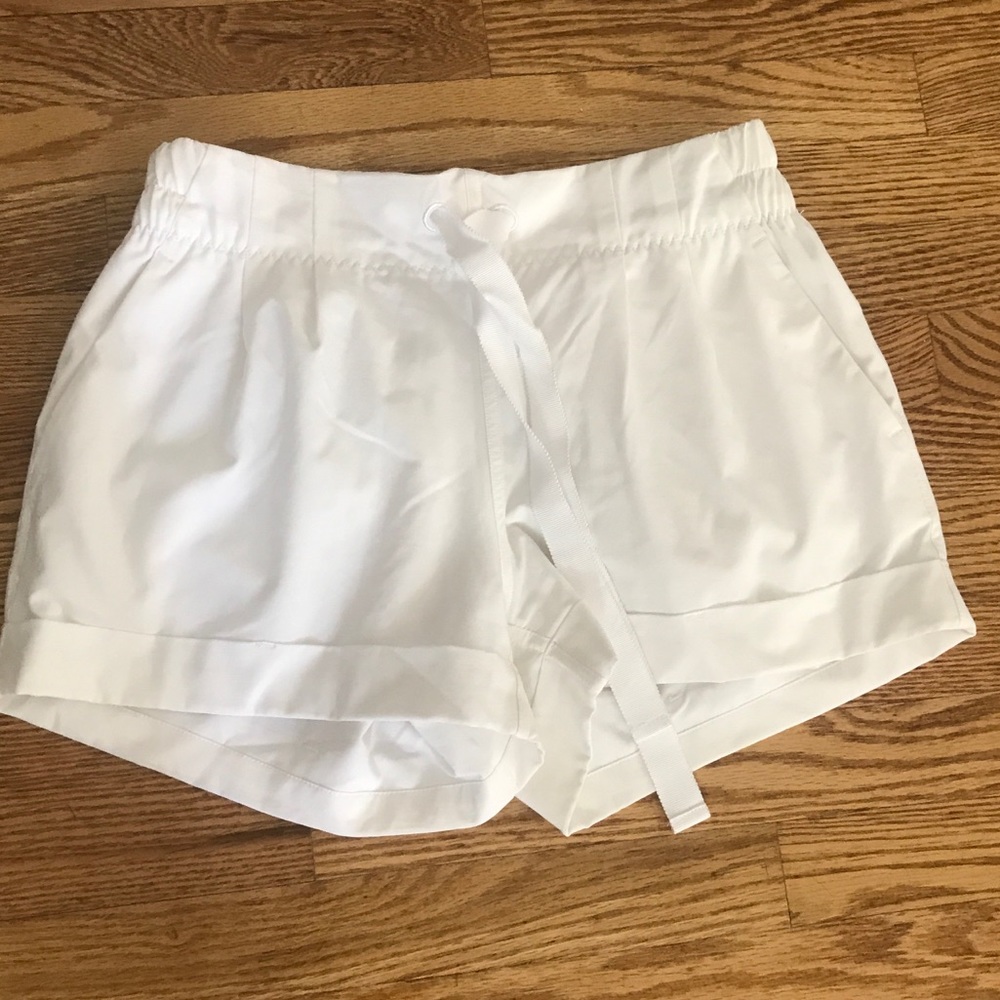 White Lululemon breakaway size 6 shorts